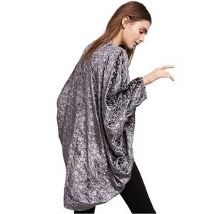 Tolani Maja Velvet Kimono